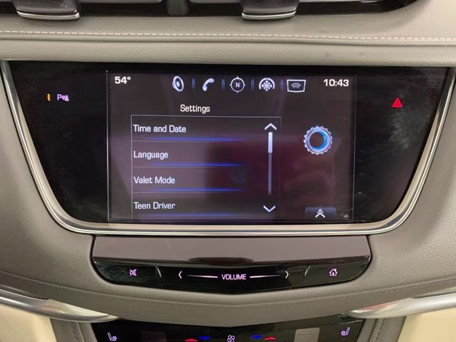 2017 Crystal White Tricoat Cadillac XT5 Premium Luxury AWD SUV