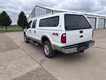 2008 White Ford Super Duty F-250 SRW Lariat 4X4 Truck