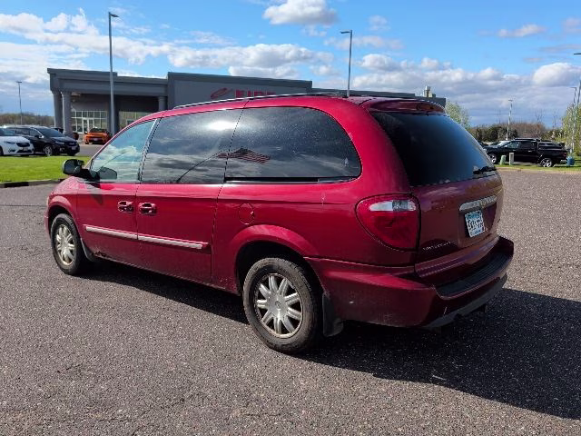 2006 Blaze Red Crystal Pearlcoat/Black Cloth Top Chrysler Town & Country Touring FWD Van