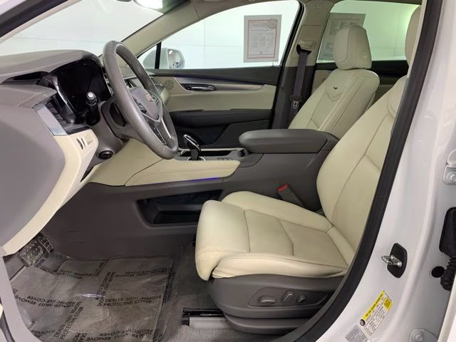 2017 Crystal White Tricoat Cadillac XT5 Premium Luxury AWD SUV