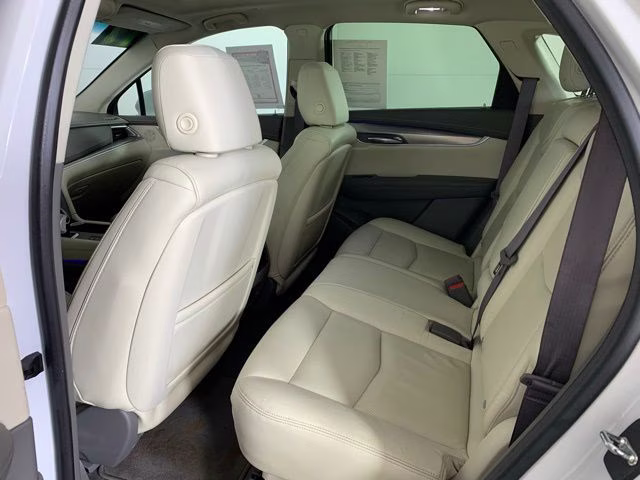 2017 Crystal White Tricoat Cadillac XT5 Premium Luxury AWD SUV
