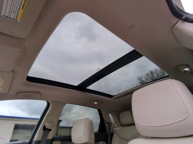 2017 Crystal White Tricoat Cadillac XT5 Premium Luxury AWD SUV