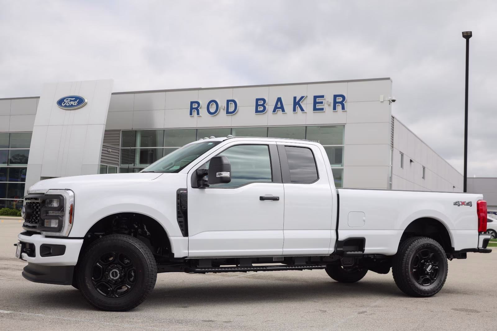 2026 Oxford White Ford Super Duty F-350 SRW XL 4X4 Truck