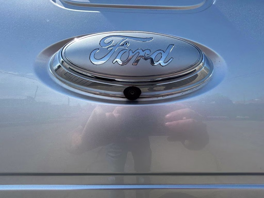 2015 Ingot Silver Ford Super Duty F-350 SRW Lariat 4X4 Truck