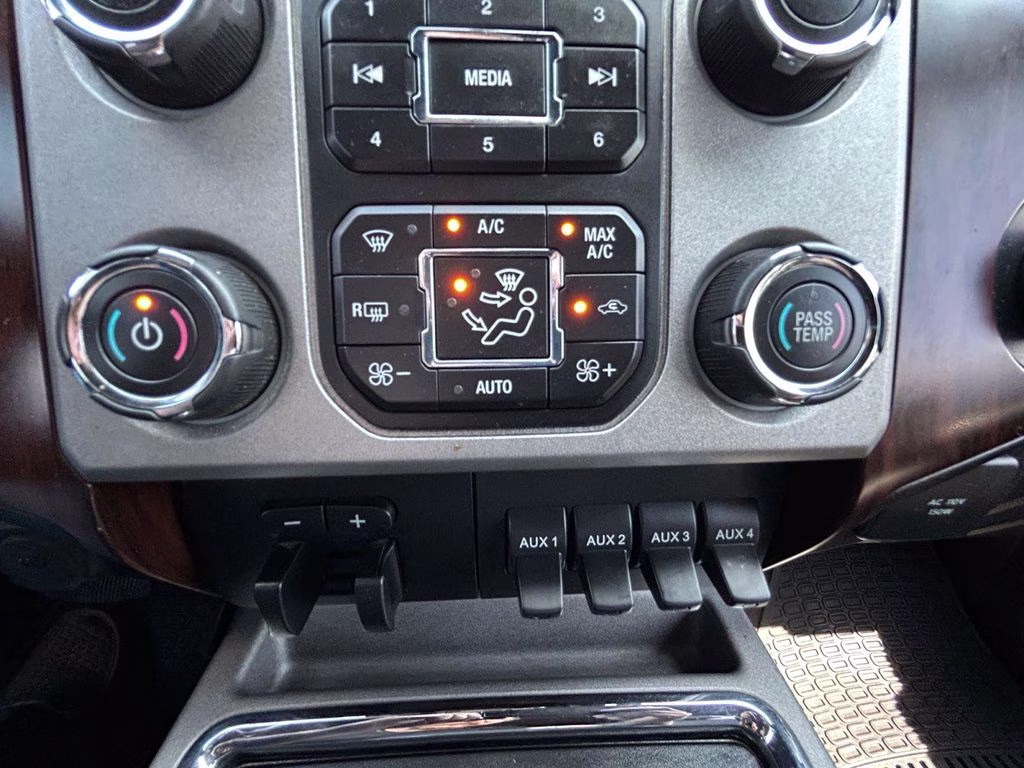 2015 Ingot Silver Ford Super Duty F-350 SRW Lariat 4X4 Truck