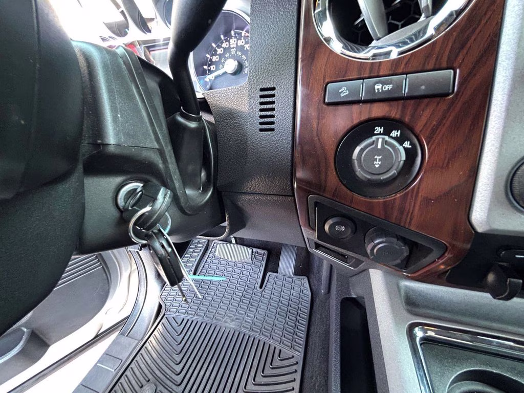 2015 Ingot Silver Ford Super Duty F-350 SRW Lariat 4X4 Truck