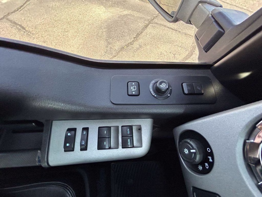 2015 Ingot Silver Ford Super Duty F-350 SRW Lariat 4X4 Truck