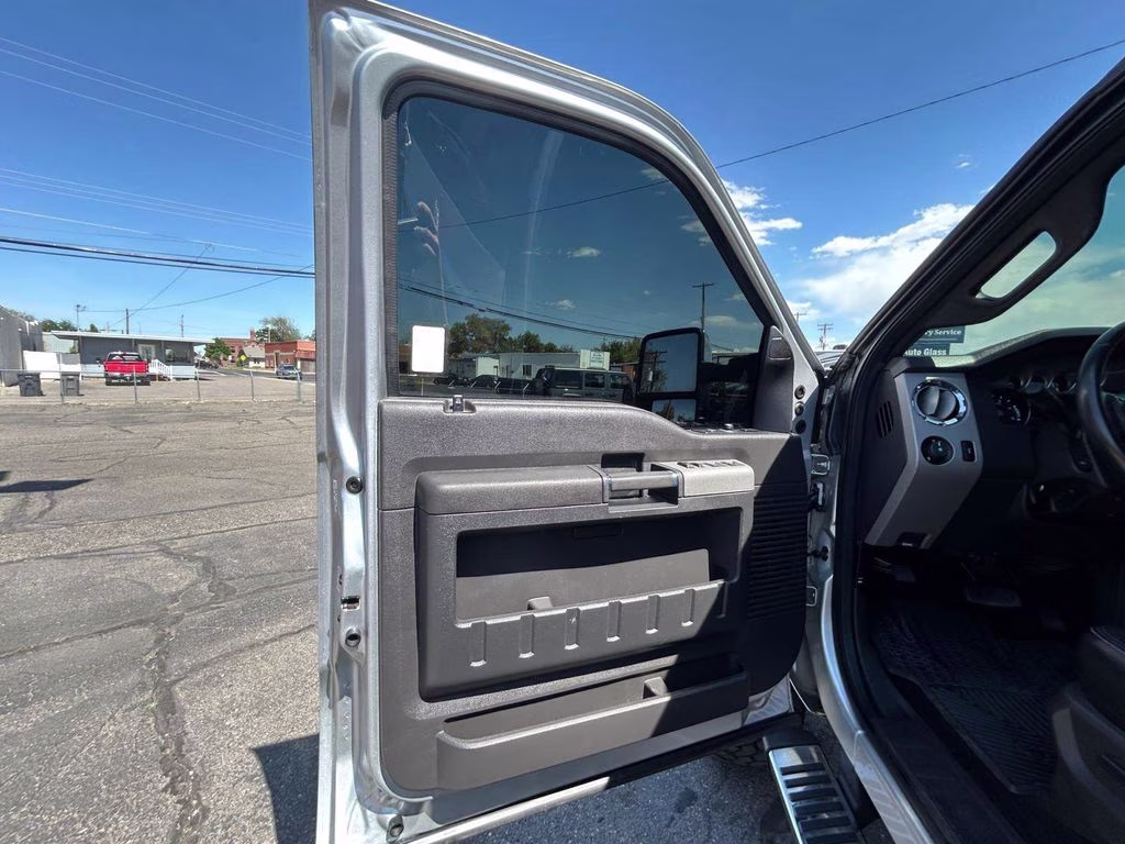 2015 Ingot Silver Ford Super Duty F-350 SRW Lariat 4X4 Truck