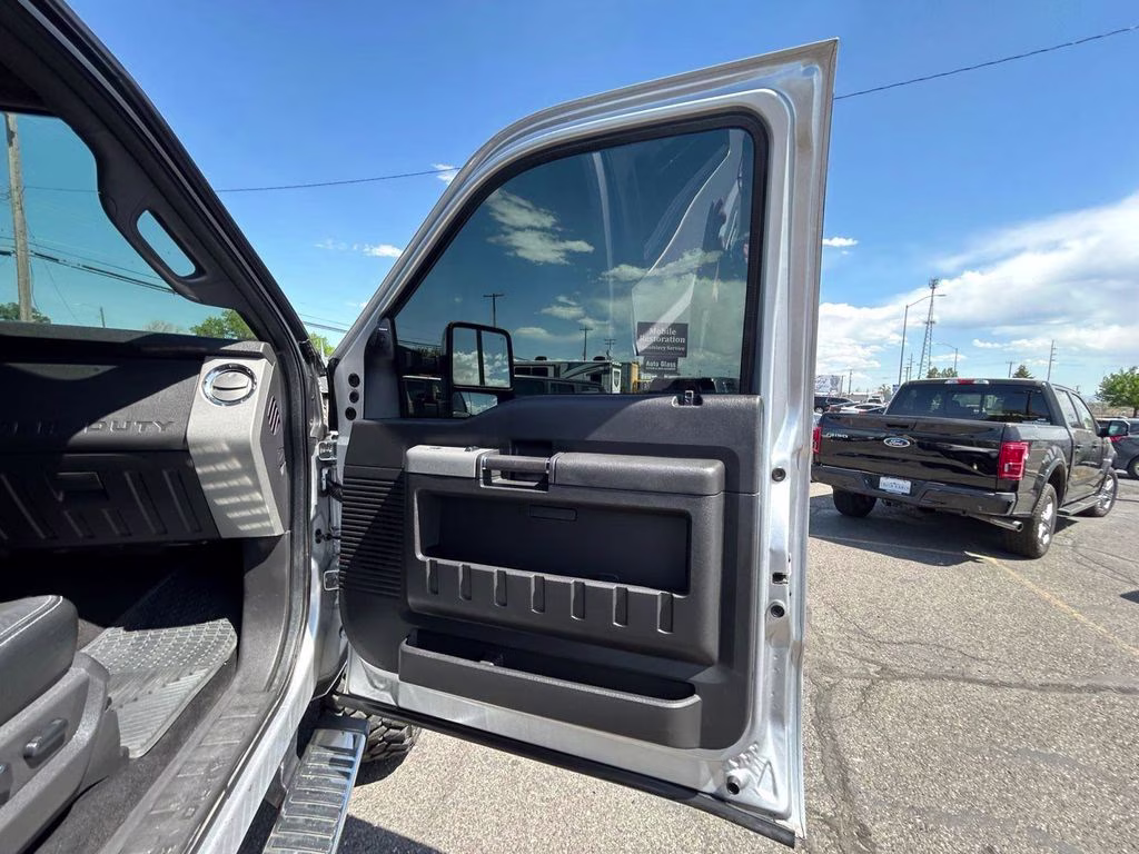 2015 Ingot Silver Ford Super Duty F-350 SRW Lariat 4X4 Truck