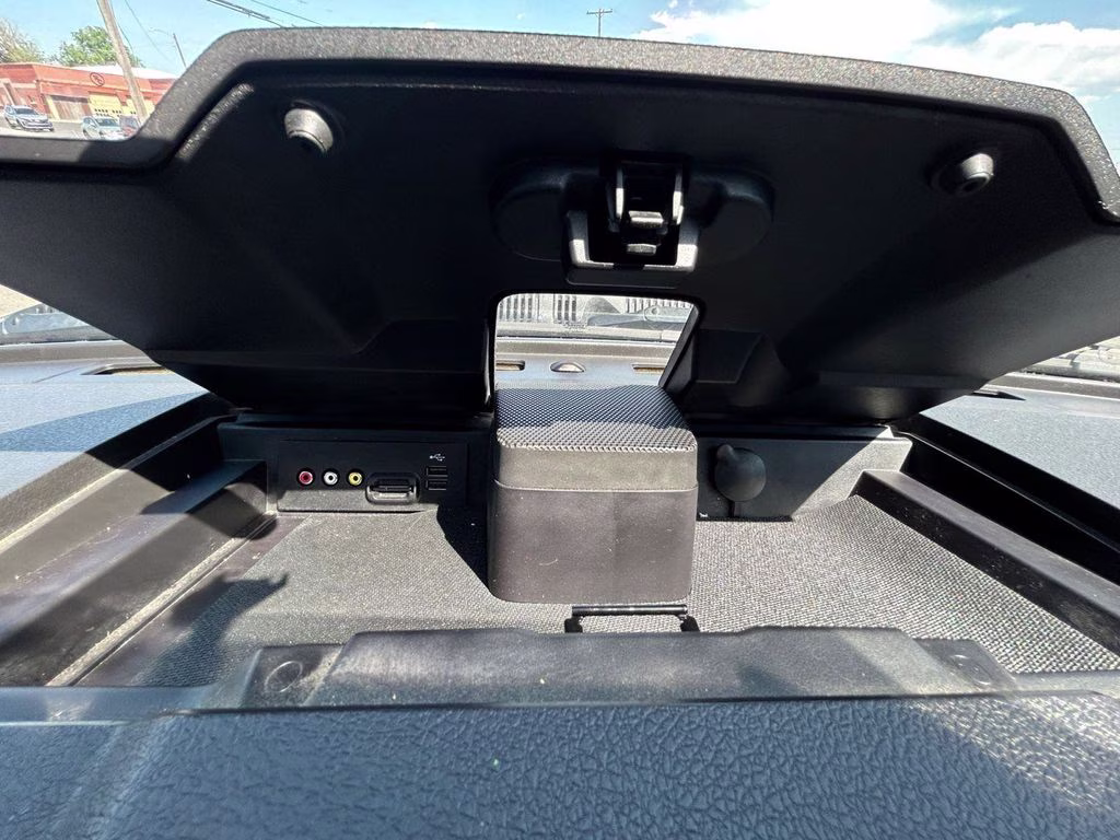 2015 Ingot Silver Ford Super Duty F-350 SRW Lariat 4X4 Truck