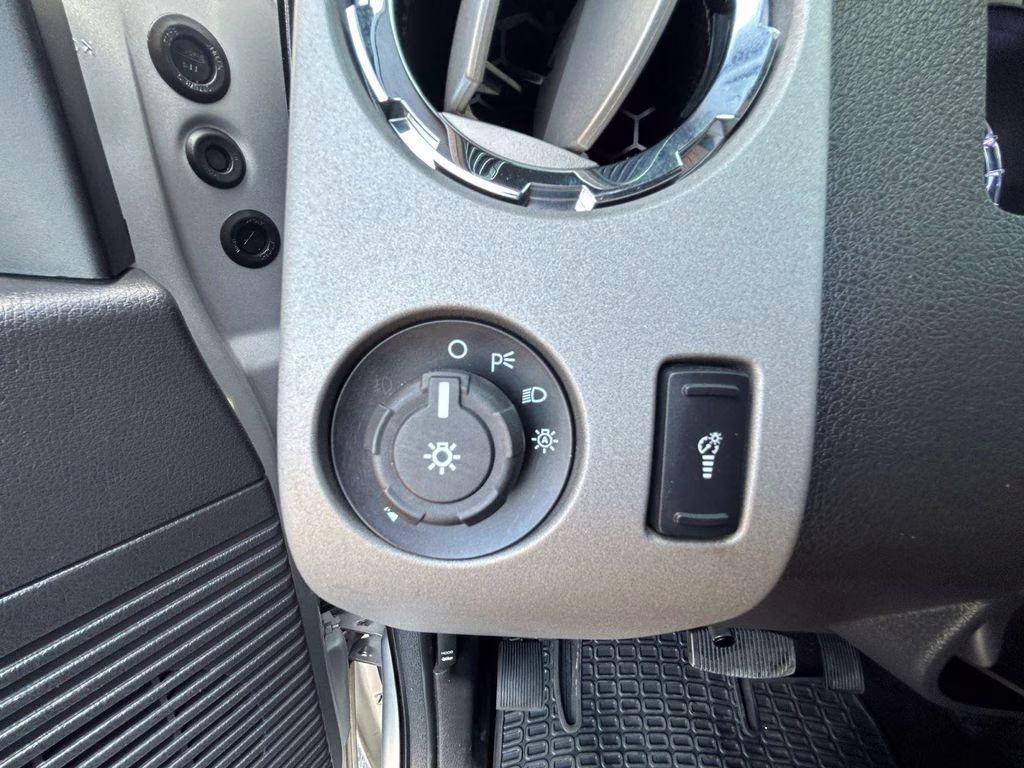 2015 Ingot Silver Ford Super Duty F-350 SRW Lariat 4X4 Truck