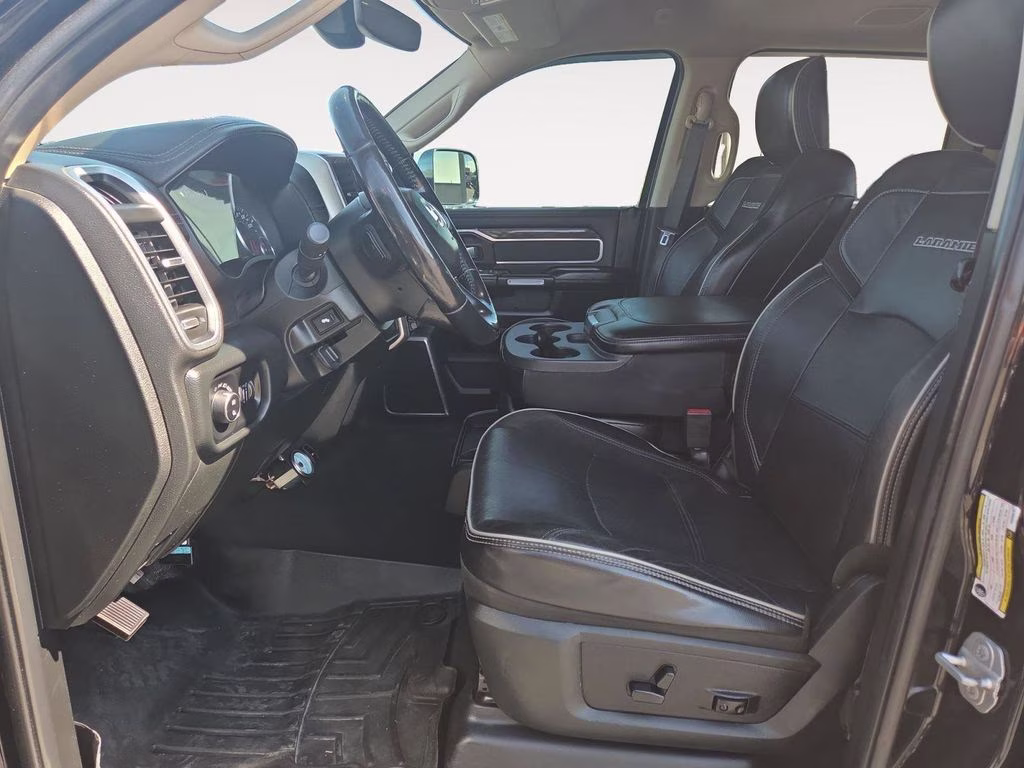 2019 Diamond Black Crystal Pearlcoat Ram 2500 Laramie 4X4 Truck