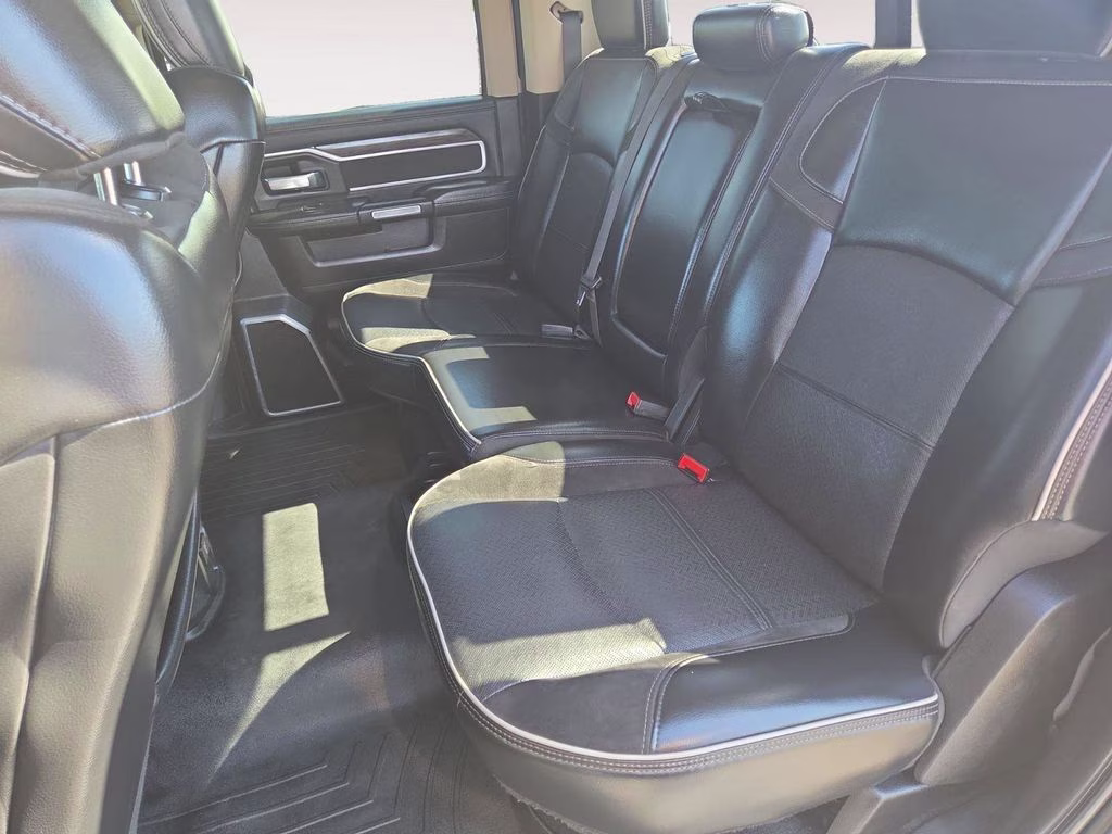 2019 Diamond Black Crystal Pearlcoat Ram 2500 Laramie 4X4 Truck