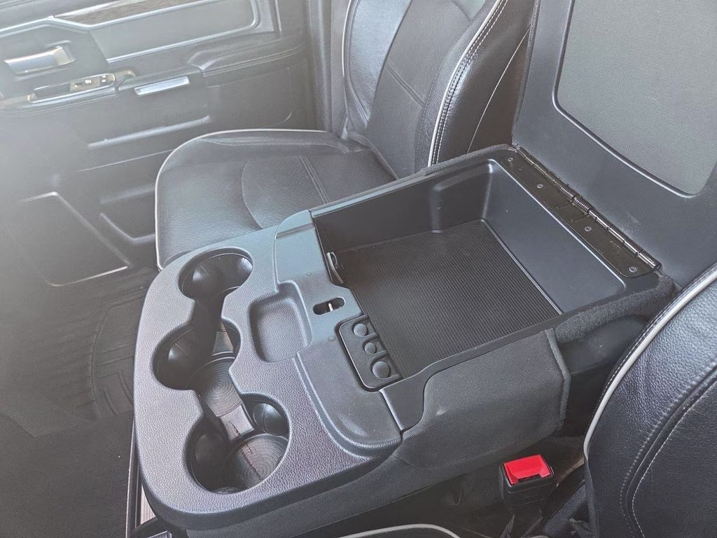 2019 Diamond Black Crystal Pearlcoat Ram 2500 Laramie 4X4 Truck