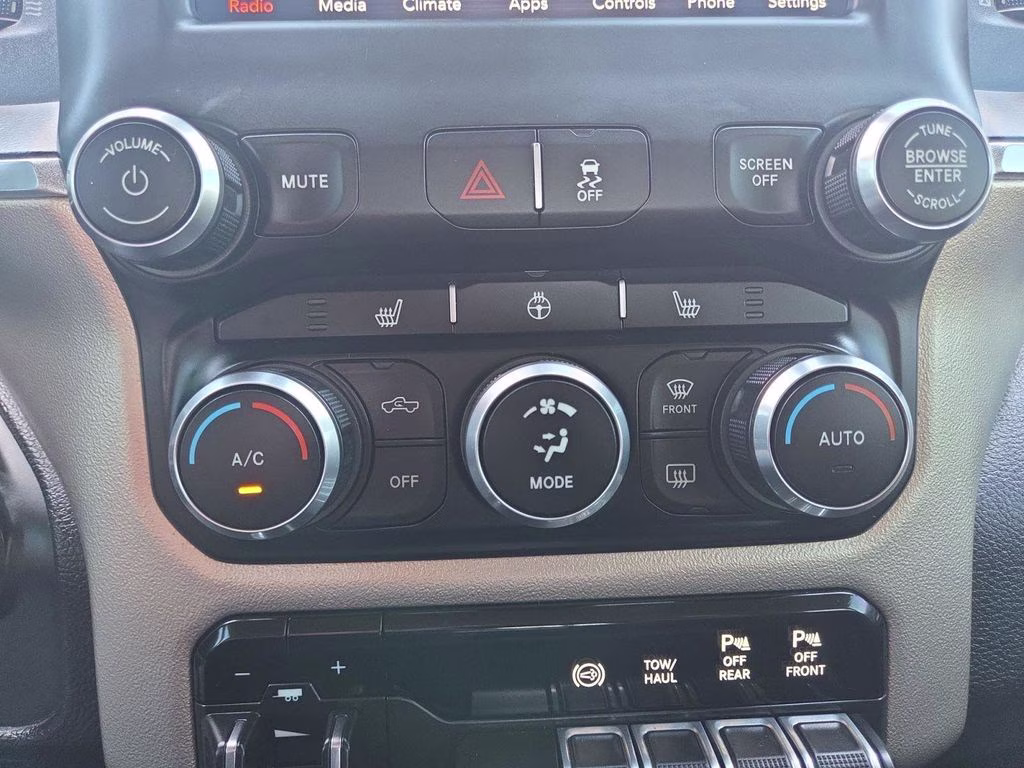 2019 Diamond Black Crystal Pearlcoat Ram 2500 Laramie 4X4 Truck