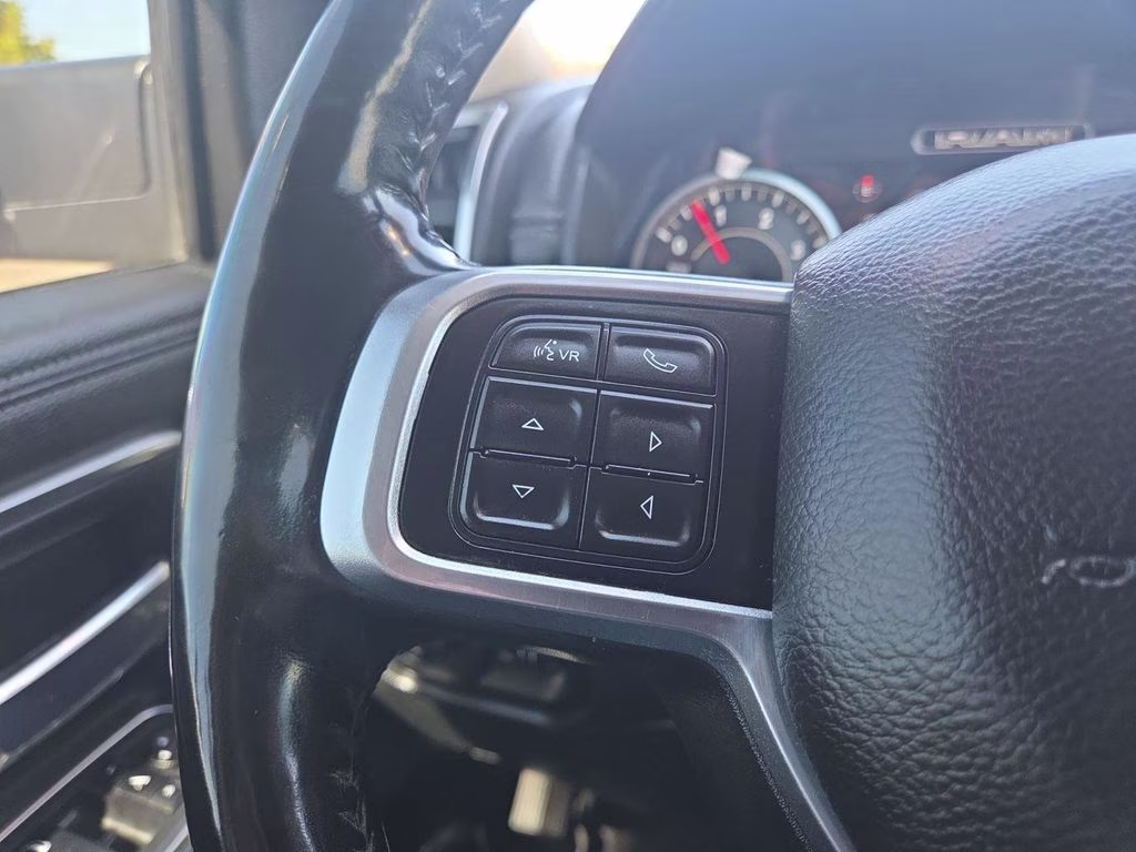 2019 Diamond Black Crystal Pearlcoat Ram 2500 Laramie 4X4 Truck
