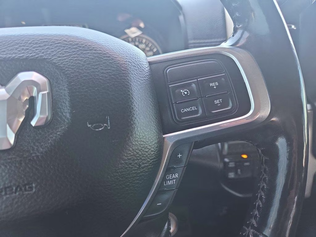 2019 Diamond Black Crystal Pearlcoat Ram 2500 Laramie 4X4 Truck