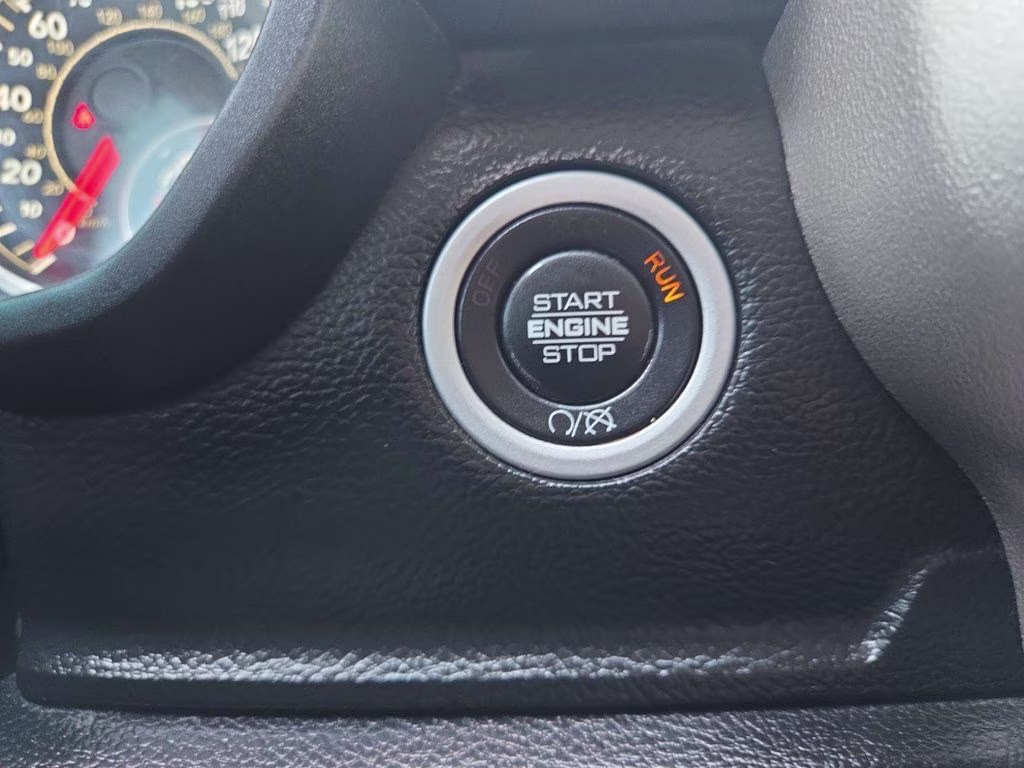 2019 Diamond Black Crystal Pearlcoat Ram 2500 Laramie 4X4 Truck