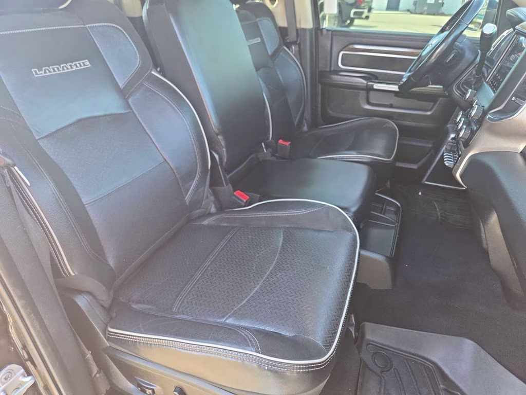 2019 Diamond Black Crystal Pearlcoat Ram 2500 Laramie 4X4 Truck