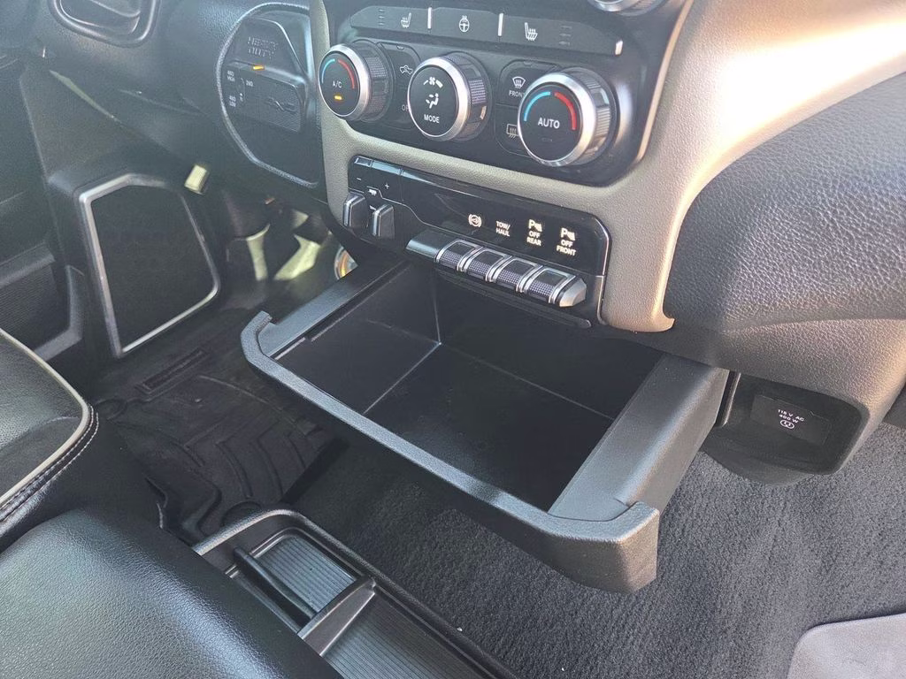 2019 Diamond Black Crystal Pearlcoat Ram 2500 Laramie 4X4 Truck