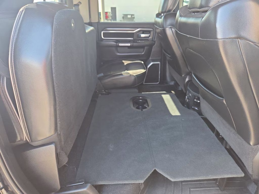 2019 Diamond Black Crystal Pearlcoat Ram 2500 Laramie 4X4 Truck