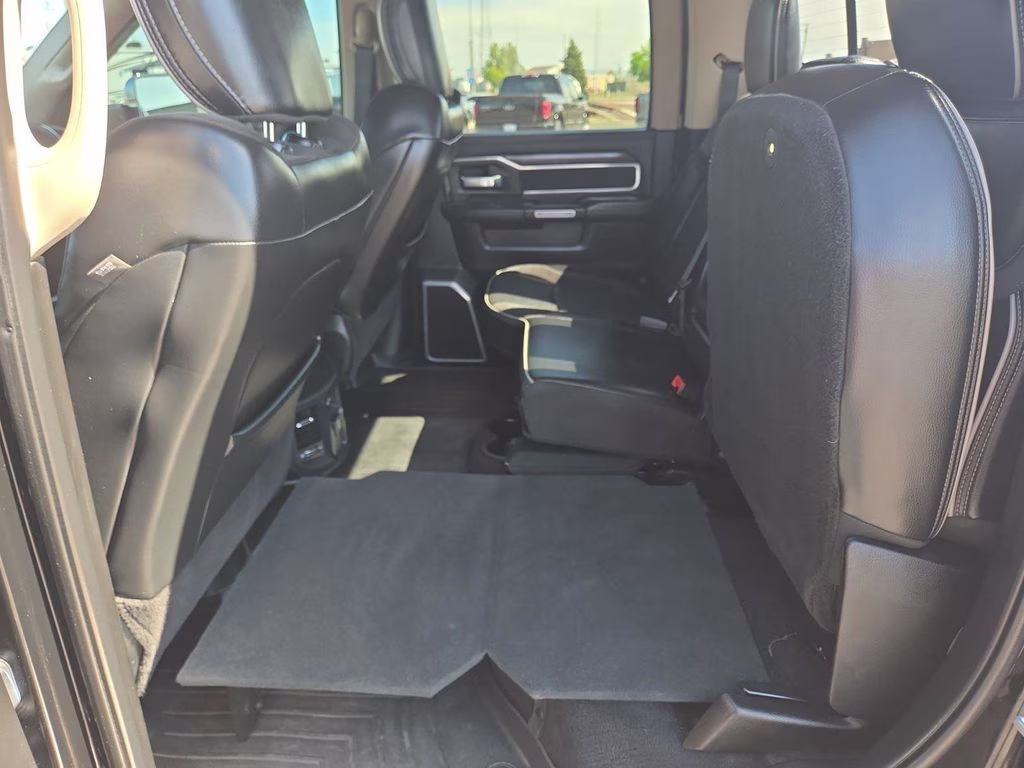 2019 Diamond Black Crystal Pearlcoat Ram 2500 Laramie 4X4 Truck