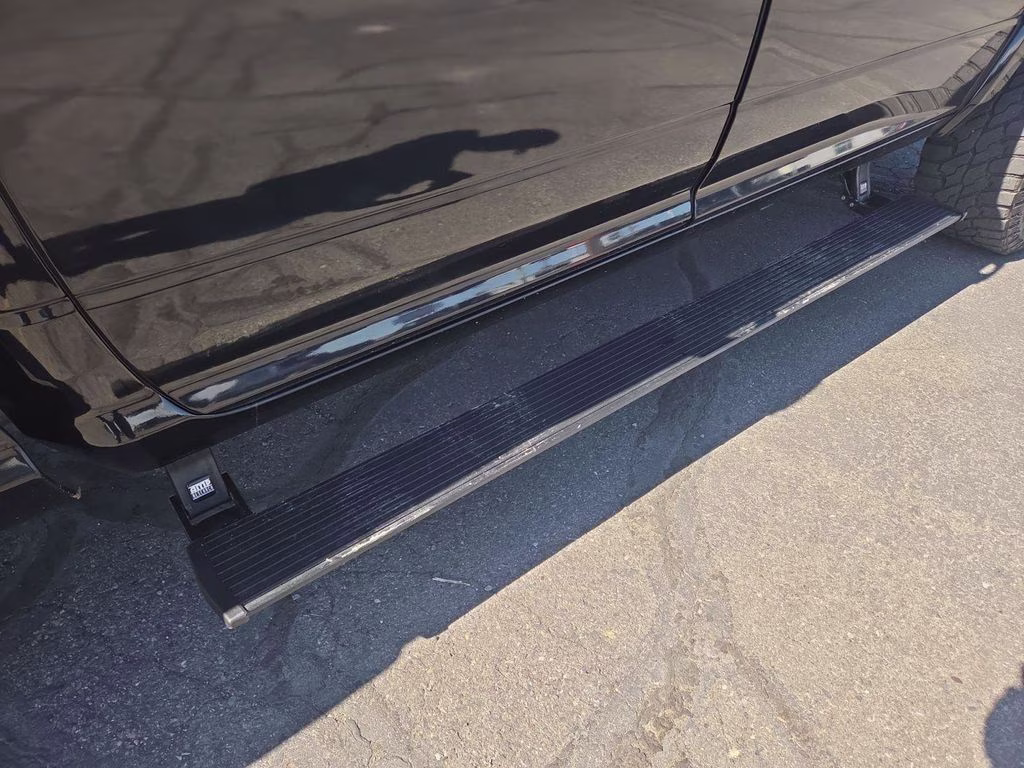 2019 Diamond Black Crystal Pearlcoat Ram 2500 Laramie 4X4 Truck