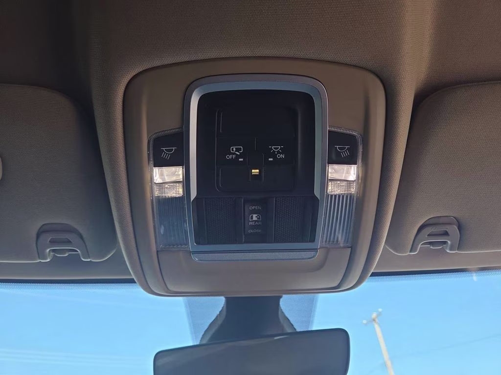 2019 Diamond Black Crystal Pearlcoat Ram 2500 Laramie 4X4 Truck