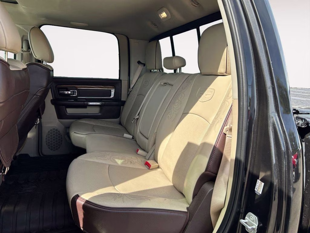 2018 Brilliant Black Crystal Pearlcoat Ram 2500 Laramie Longhorn 4X4 Truck