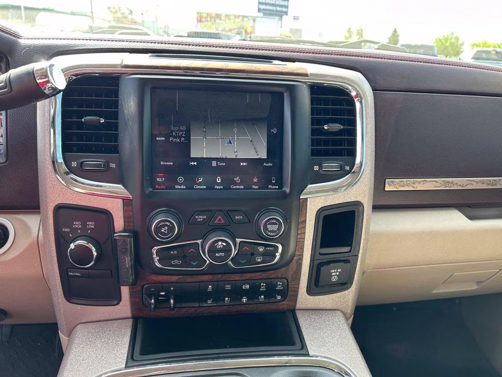 2018 Brilliant Black Crystal Pearlcoat Ram 2500 Laramie Longhorn 4X4 Truck
