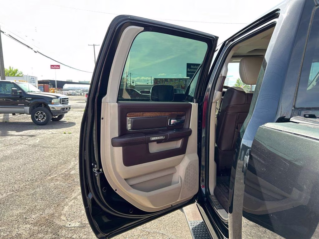 2018 Brilliant Black Crystal Pearlcoat Ram 2500 Laramie Longhorn 4X4 Truck