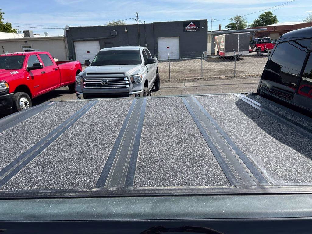 2018 Brilliant Black Crystal Pearlcoat Ram 2500 Laramie Longhorn 4X4 Truck