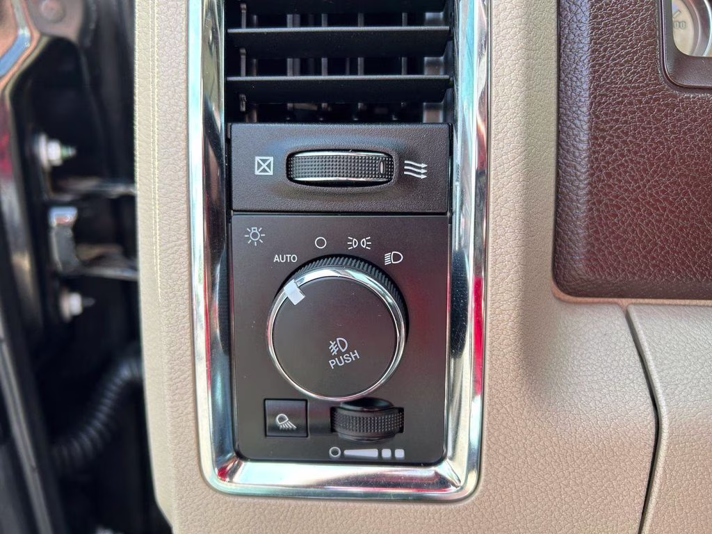 2018 Brilliant Black Crystal Pearlcoat Ram 2500 Laramie Longhorn 4X4 Truck