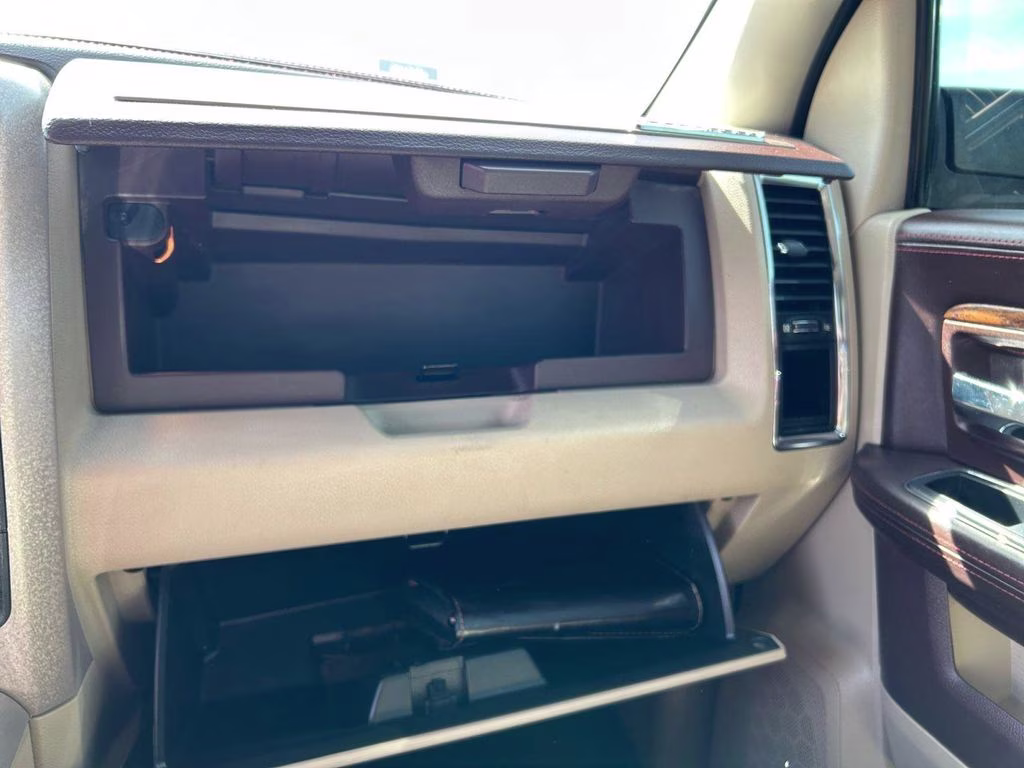 2018 Brilliant Black Crystal Pearlcoat Ram 2500 Laramie Longhorn 4X4 Truck