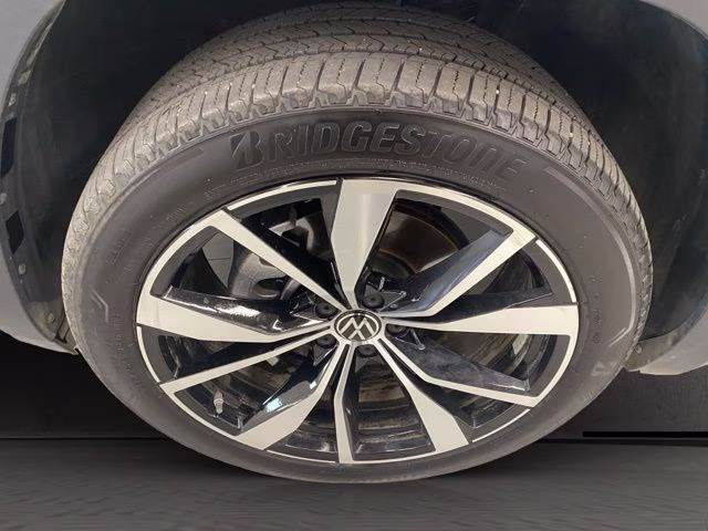 2024 Silver Mist Metallic Volkswagen Atlas 2.0T SEL Premium R-Line AWD SUV