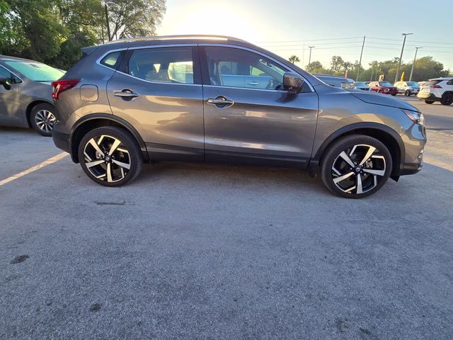 2022 Gun Metallic Nissan Rogue Sport SL FWD SUV