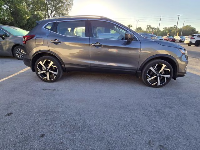 2022 Gun Metallic Nissan Rogue Sport SL FWD SUV