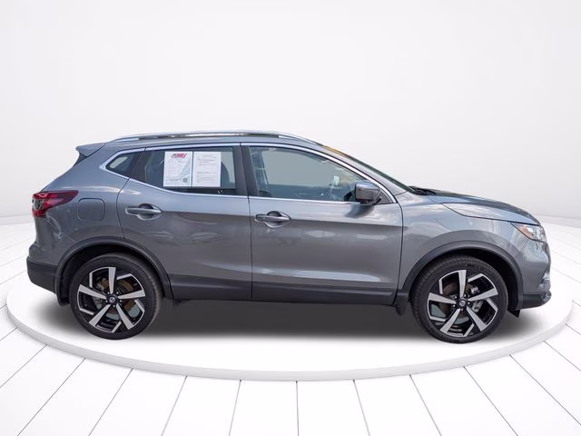 2022 Gun Metallic Nissan Rogue Sport SL FWD SUV