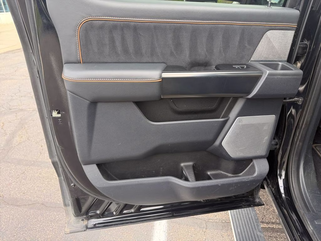 2023 Agate Black Metallic Ford Super Duty F-450 DRW Platinum w/Camper Pkg & Twin Panel Moonroof 4X4 Truck
