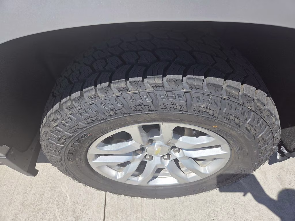 2020 Silver Ice Metallic Chevrolet Silverado 1500 LT 4X4 Truck