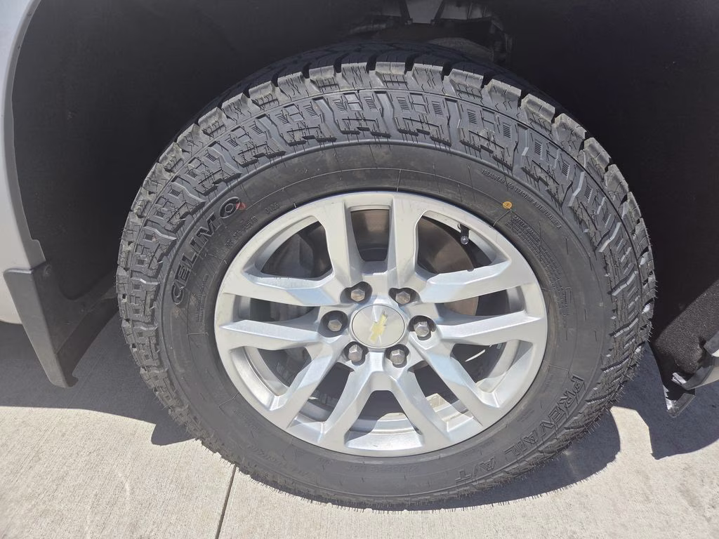 2020 Silver Ice Metallic Chevrolet Silverado 1500 LT 4X4 Truck