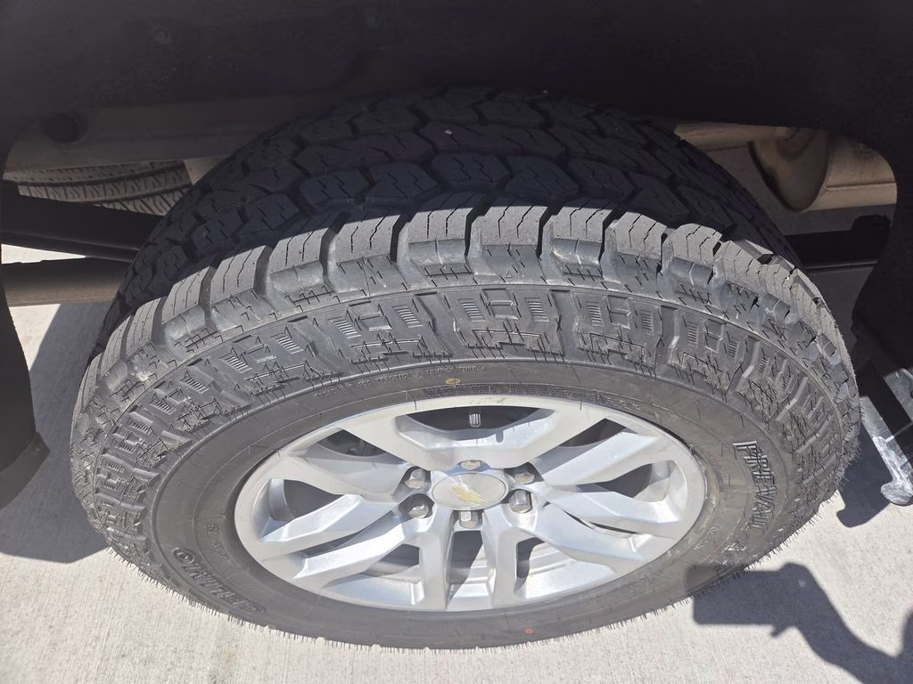 2020 Silver Ice Metallic Chevrolet Silverado 1500 LT 4X4 Truck