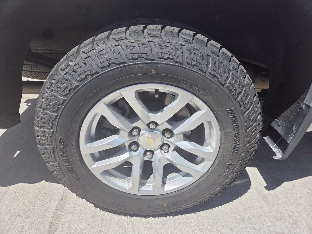 2020 Silver Ice Metallic Chevrolet Silverado 1500 LT 4X4 Truck