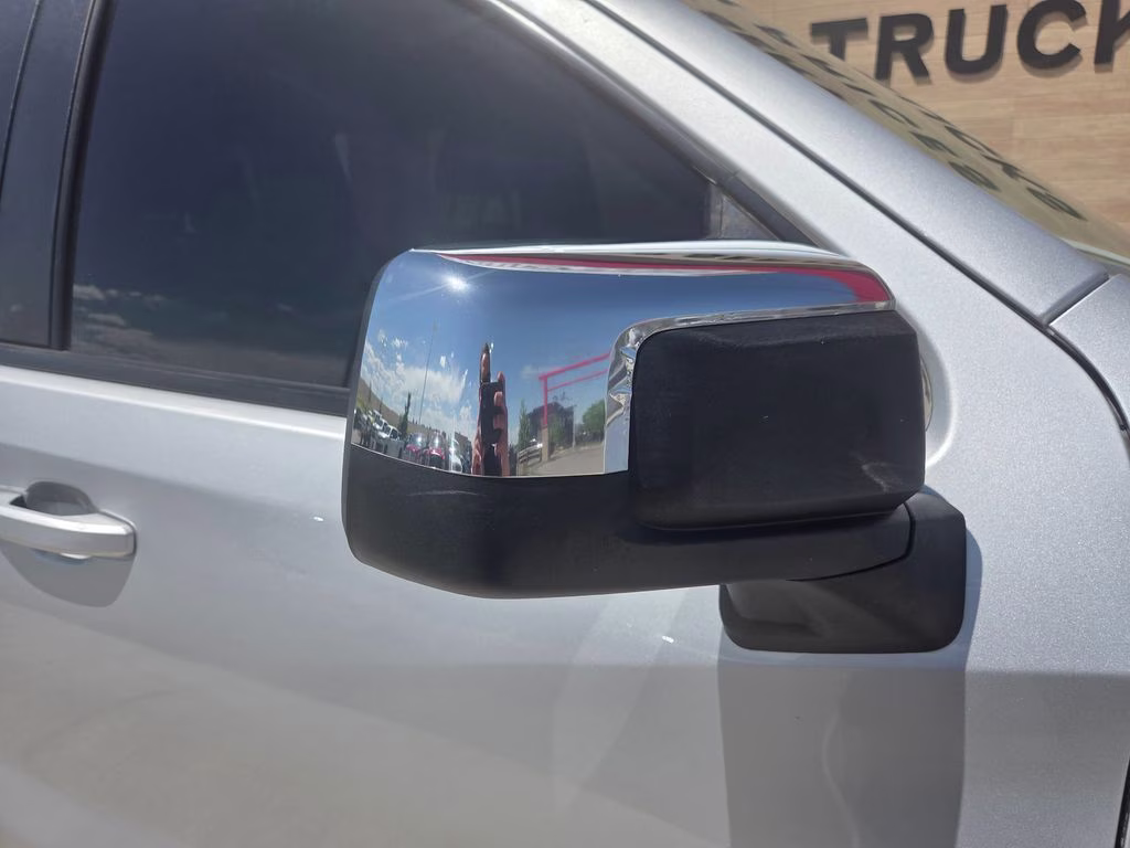 2020 Silver Ice Metallic Chevrolet Silverado 1500 LT 4X4 Truck