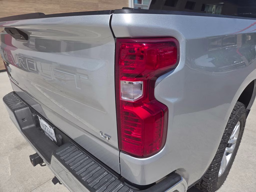 2020 Silver Ice Metallic Chevrolet Silverado 1500 LT 4X4 Truck