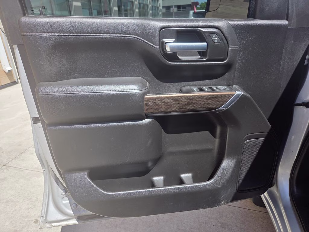 2020 Silver Ice Metallic Chevrolet Silverado 1500 LT 4X4 Truck