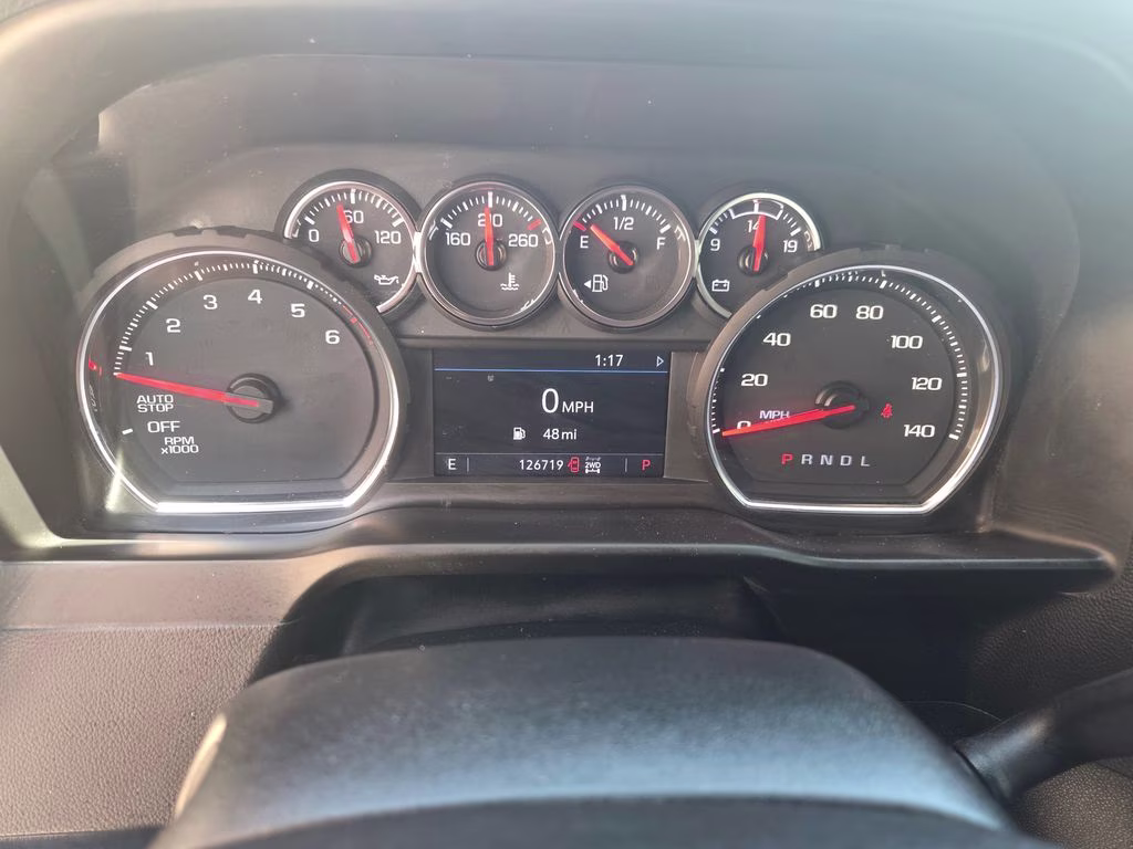 2020 Silver Ice Metallic Chevrolet Silverado 1500 LT 4X4 Truck