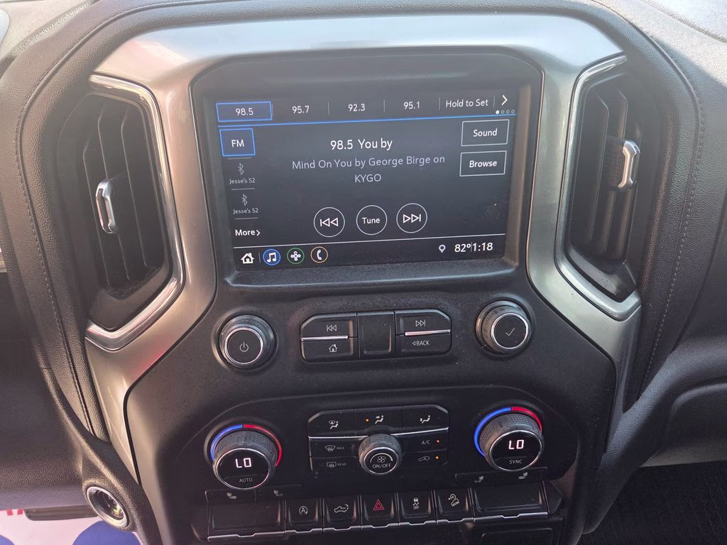 2020 Silver Ice Metallic Chevrolet Silverado 1500 LT 4X4 Truck