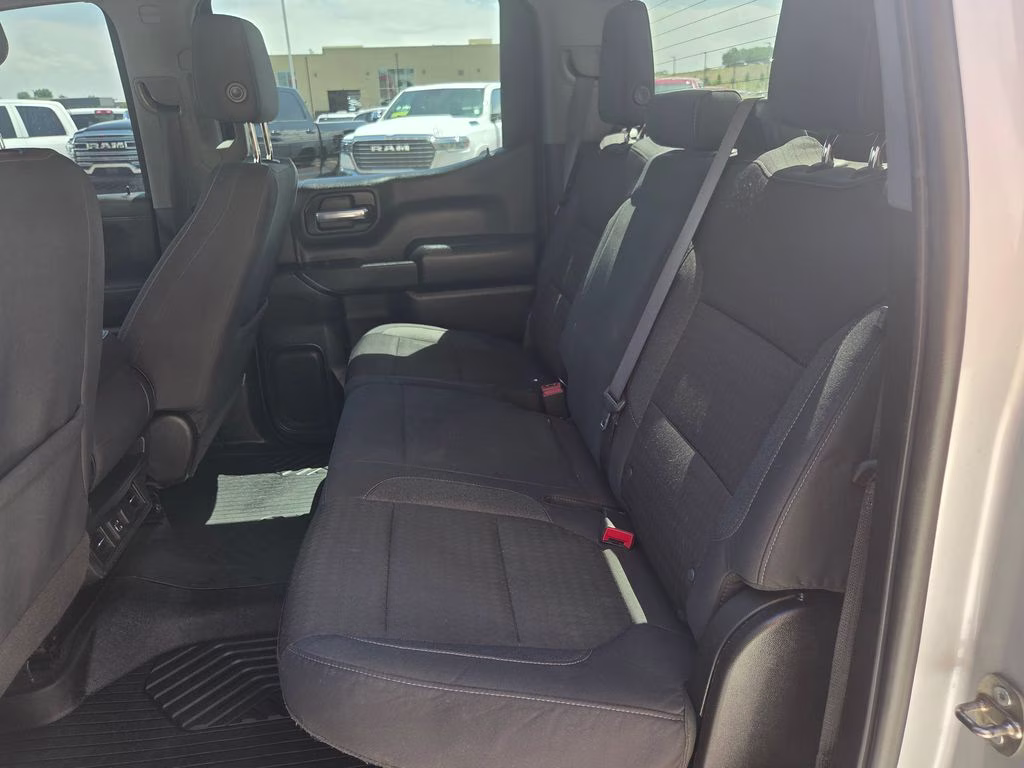 2020 Silver Ice Metallic Chevrolet Silverado 1500 LT 4X4 Truck