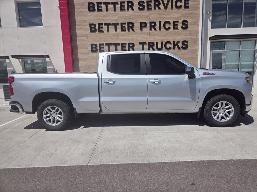 2020 Silver Ice Metallic Chevrolet Silverado 1500 LT 4X4 Truck
